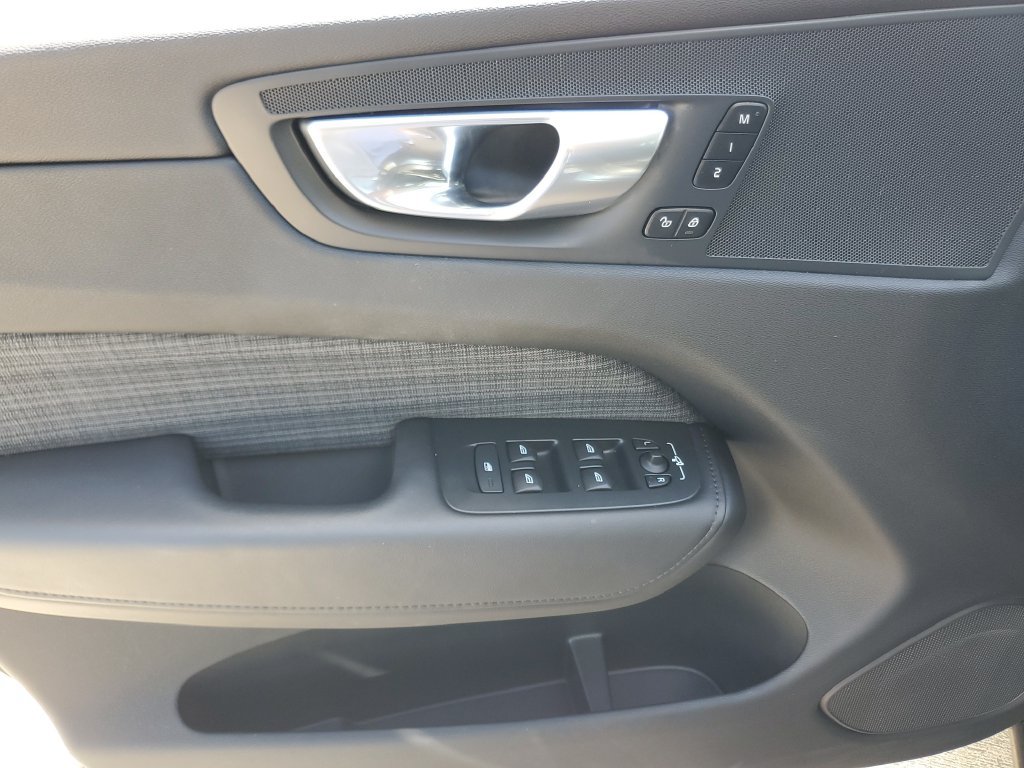 Certified 2024 Volvo XC60 B5 Core AWD/4WD image 18