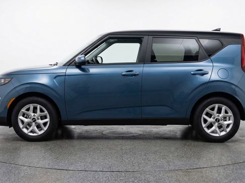 Used 2025 Kia Soul LX w/ LX Technology Package FWD image 5