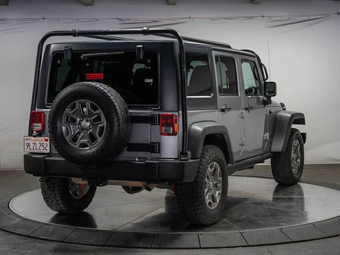 Used 2018 Jeep Wrangler Unlimited Rubicon w/ Connectivity Group AWD/4WD image 4