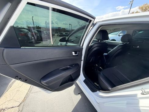 Used 2018 Kia Optima S image 23