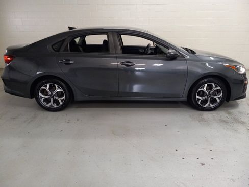 Used 2019 Kia Forte LXS FWD image 2