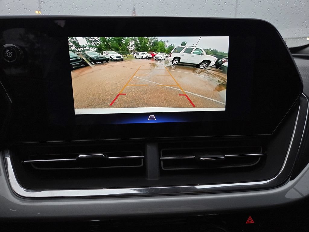 Used 2025 Chevrolet Trax LT FWD image 11