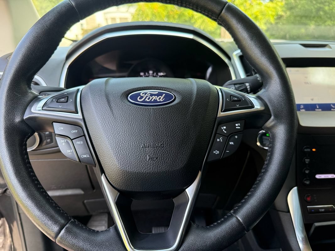 Used 2020 Ford Edge Titanium FWD image 20