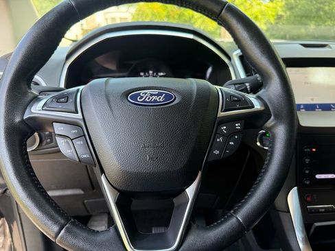 Used 2020 Ford Edge Titanium FWD image 20
