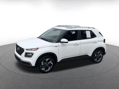 Used 2026 Hyundai Venue SEL FWD image 7
