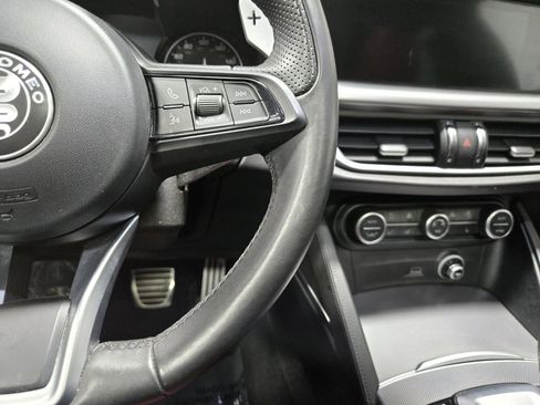 Used 2022 Alfa Romeo Stelvio Veloce image 16
