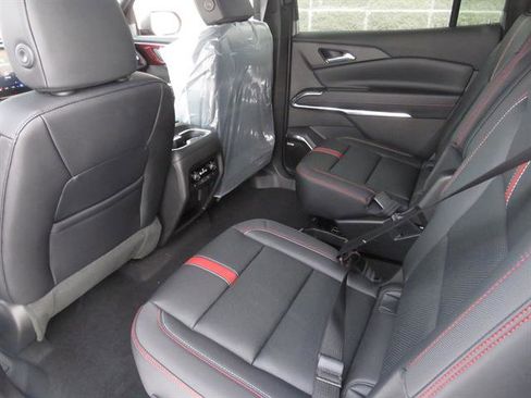 New 2026 Chevrolet Traverse RS w/ LPO, Floor Liner Package image 18