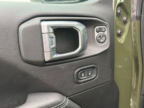 Used 2022 Jeep Wrangler Unlimited Sahara w/ Cold Weather Group AWD/4WD image 11