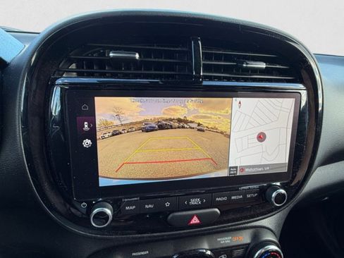 Used 2025 Kia Soul EX image 16