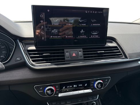 Used 2024 Audi Q5 2.0T Premium w/ Convenience Package image 12