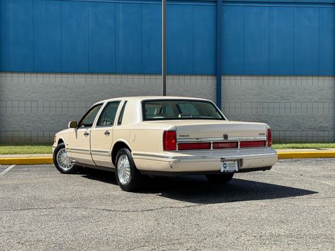 Used 1996 Lincoln Town Car Cartier RWD image 5