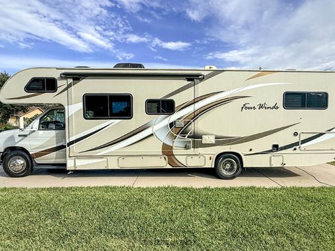 Used 2017 Ford E-450 and Econoline 450 Super Duty w/ Motorhome Prep Package RWD image 3