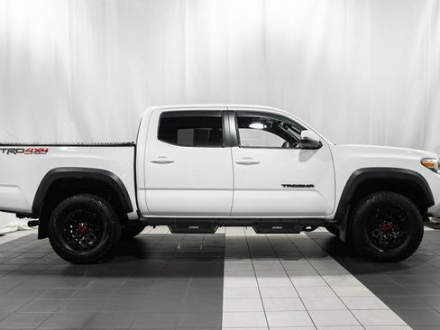 Used 2018 Toyota Tacoma TRD Off-Road image 3