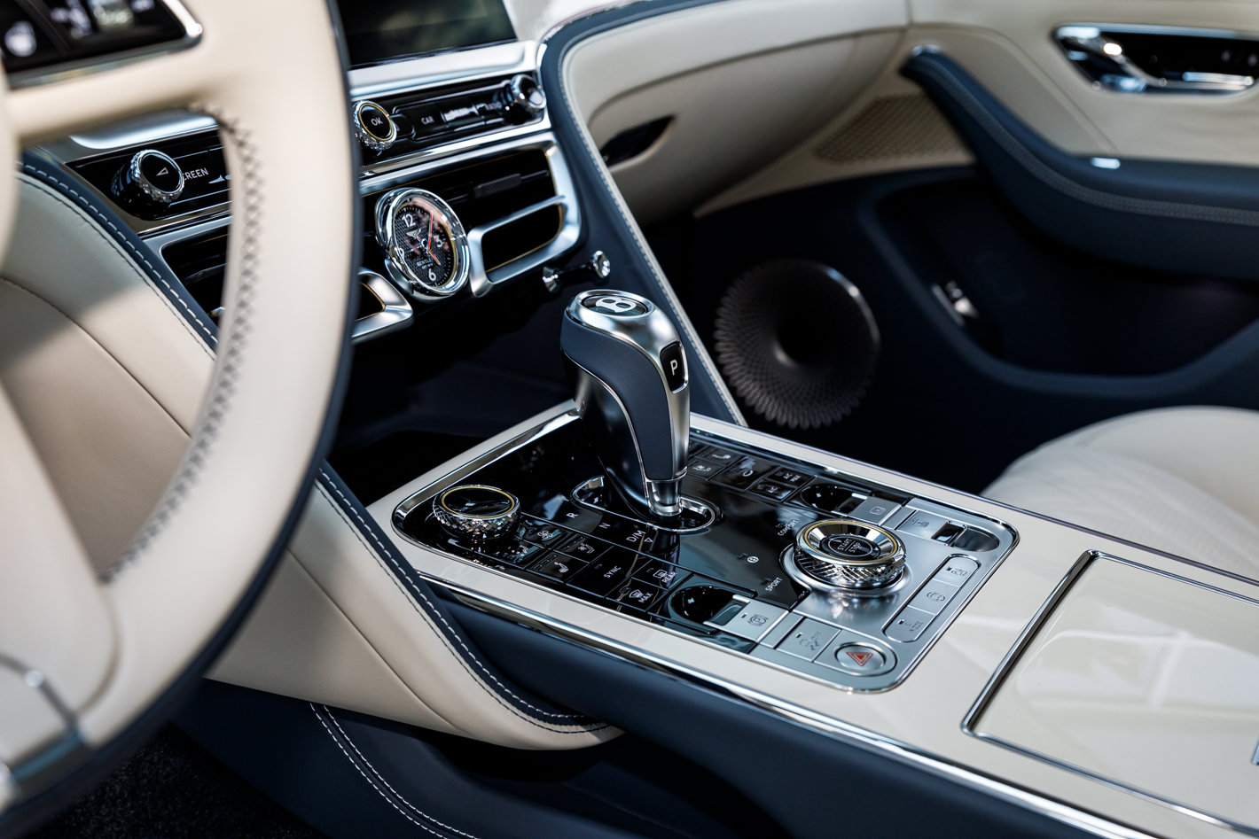 Used 2026 Bentley Flying Spur Azure AWD/4WD image 30