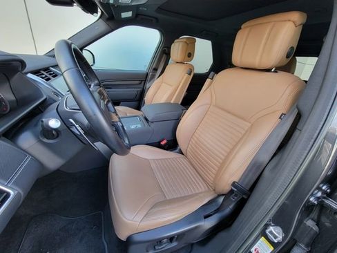 Used 2023 Land Rover Discovery Metropolitan Edition image 16