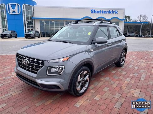 Used 2023 Hyundai Venue SEL image 32