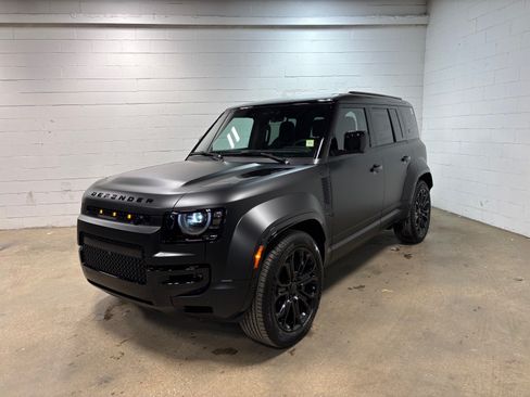 New 2026 Land Rover Defender 110 OCTA AWD/4WD image 1