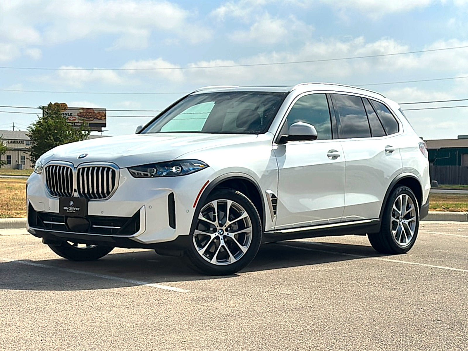 Used 2024 BMW X5 xDrive40i w/ Premium Package AWD/4WD image 2