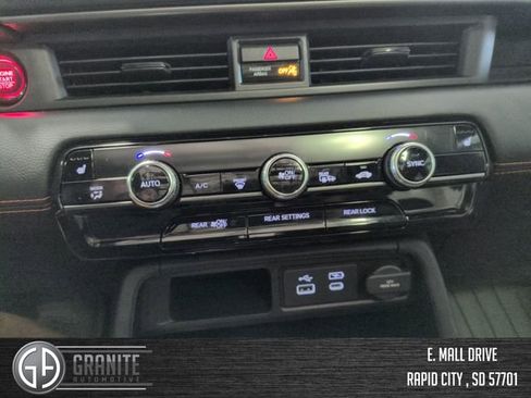 Used 2025 Honda Pilot TrailSport image 18