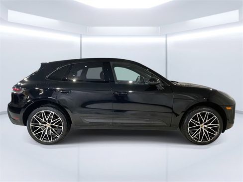 Used 2024 Porsche Macan image 8