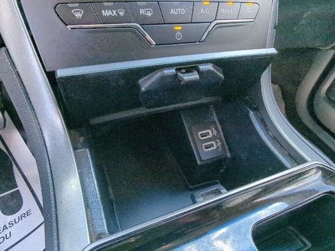 Used 2020 Ford Edge SE FWD image 19