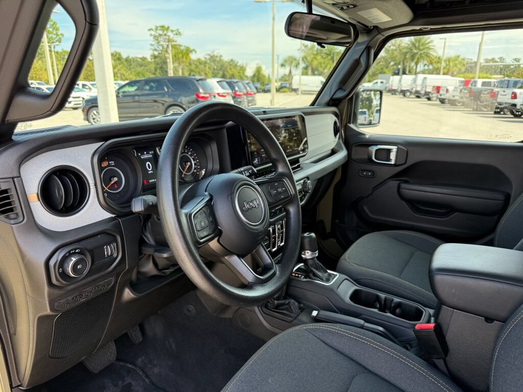 Used 2025 Jeep Wrangler Unlimited Sport AWD/4WD image 21