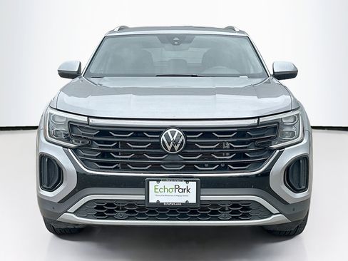 Used 2025 Volkswagen Atlas Cross Sport SE image 2