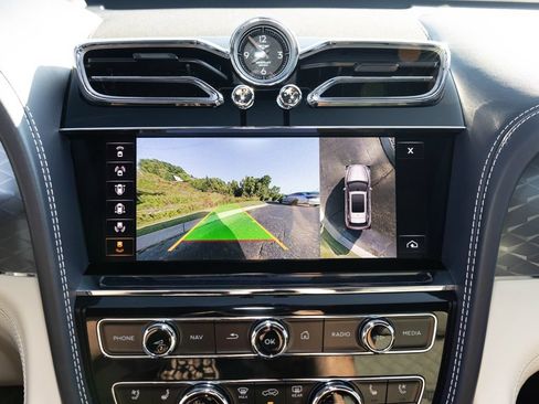 Used 2023 Bentley Bentayga AWD/4WD image 47