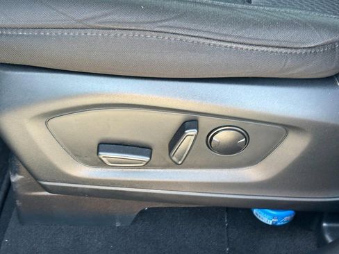 Used 2023 Ford Explorer XLT AWD/4WD image 18