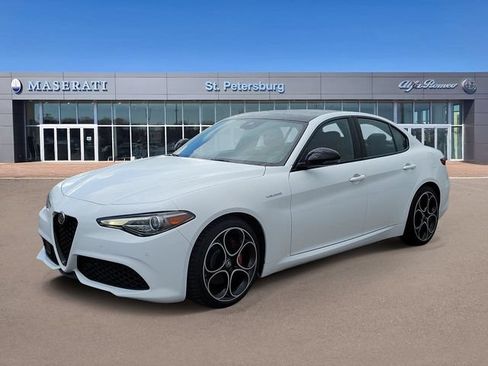 Used 2023 Alfa Romeo Giulia Veloce RWD image 2