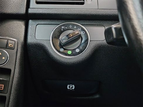 Used 2009 Mercedes-Benz C 300 Sedan image 32