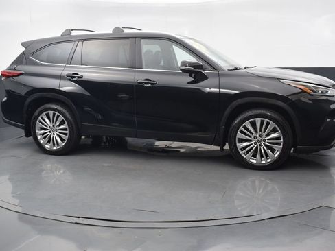 Used 2023 Toyota Highlander Platinum FWD image 7
