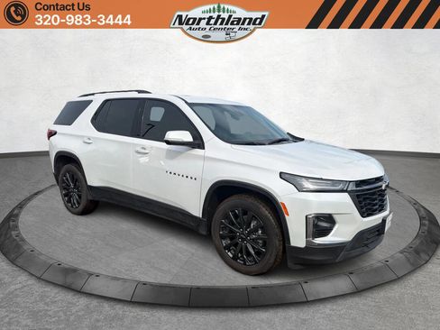 Used 2023 Chevrolet Traverse RS image 3