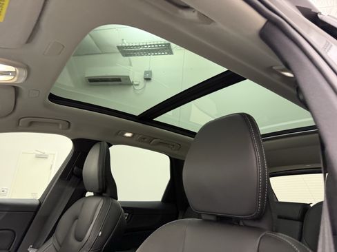 Certified 2023 Volvo XC60 B5 Ultimate AWD/4WD image 14