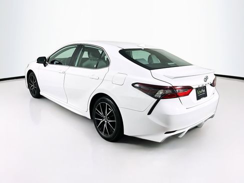 Used 2021 Toyota Camry SE image 5