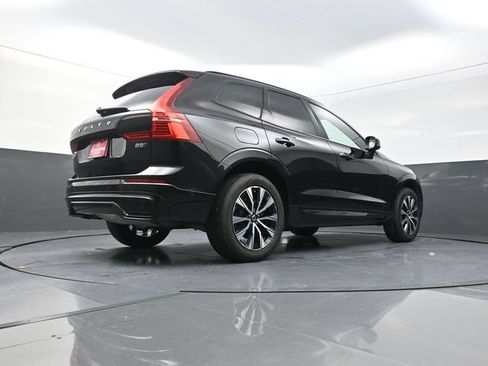 Used 2025 Volvo XC60 B5 Plus AWD/4WD image 36