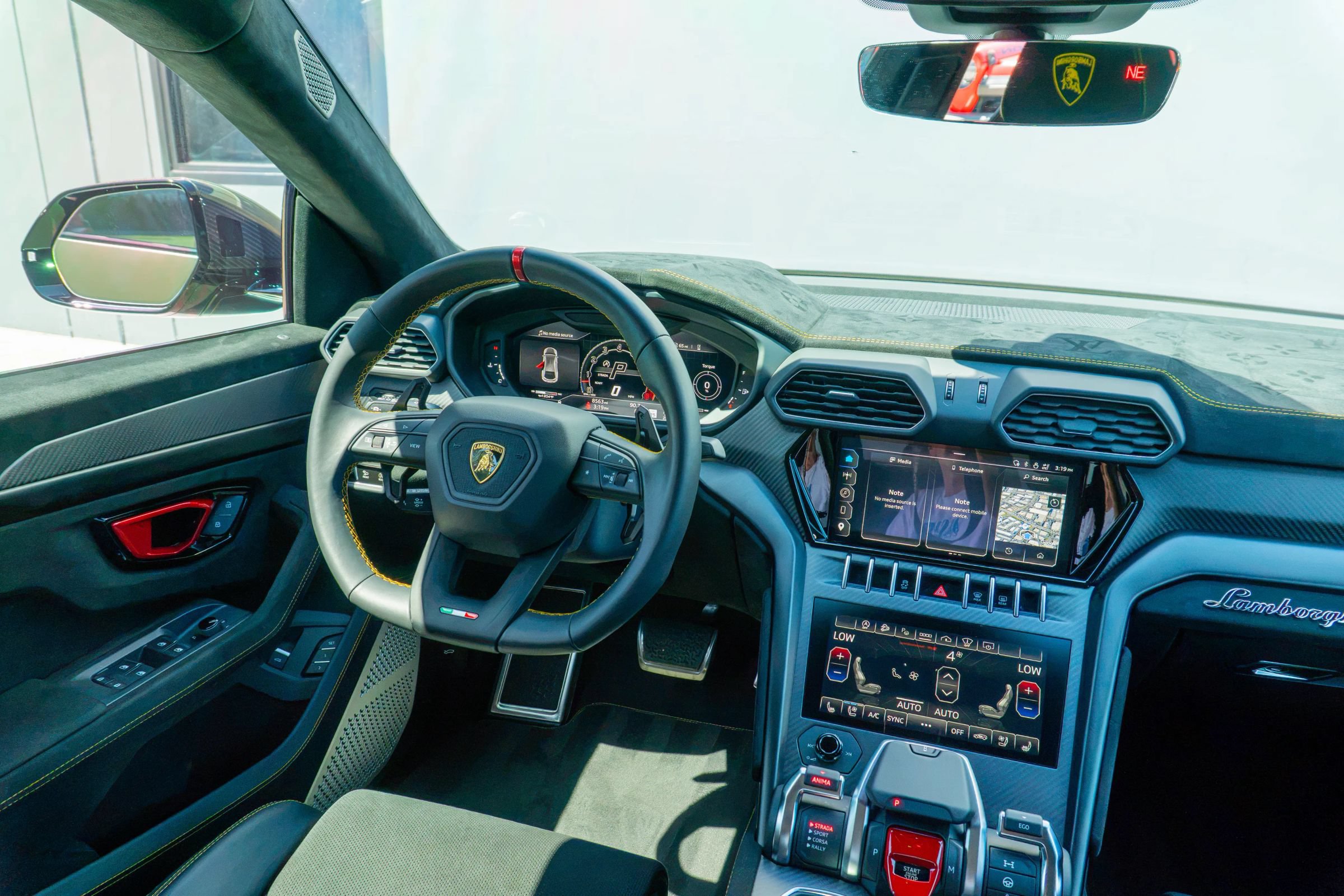 Used 2024 Lamborghini Urus Performante AWD/4WD image 65