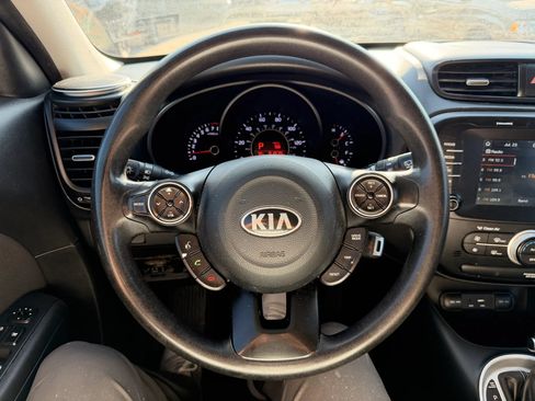 Used 2018 Kia Soul + FWD image 32