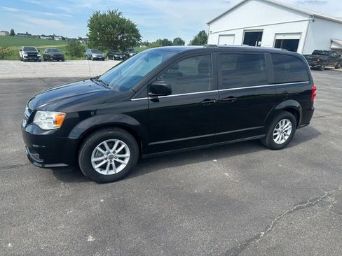 Used 2018 Dodge Grand Caravan SXT FWD image 1