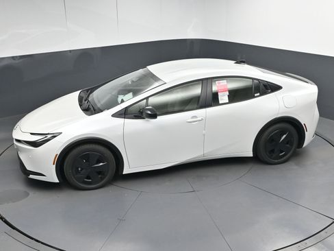 New 2026 Toyota Prius LE image 34