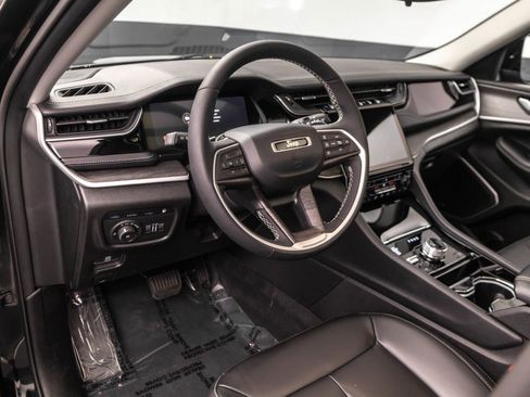 Used 2023 Jeep Grand Cherokee 4WD 4xe image 5