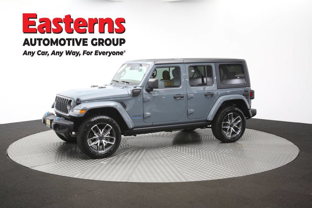 Used 2024 Jeep Wrangler Unlimited w/ Convenience Group AWD/4WD image 60