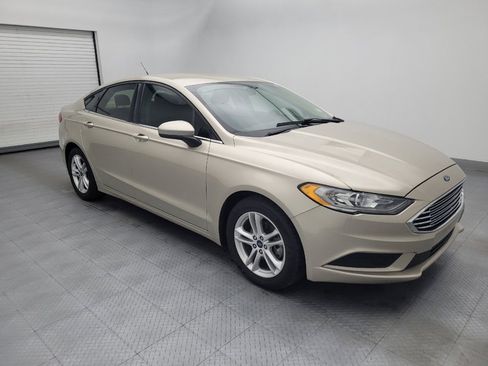 Used 2018 Ford Fusion SE w/ Fusion SE Technology Package FWD image 11