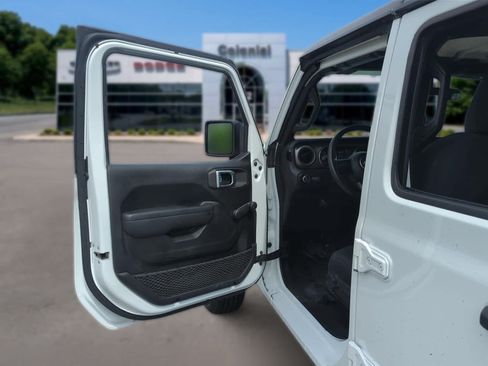 Used 2022 Jeep Gladiator Sport w/ Trailer Tow Package AWD/4WD image 11
