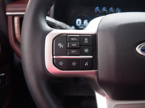 Used 2023 Ford Expedition Limited image 6