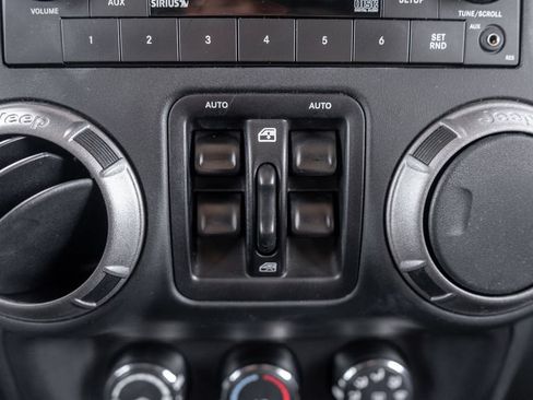 Used 2018 Jeep Wrangler Unlimited Sport S AWD/4WD image 27