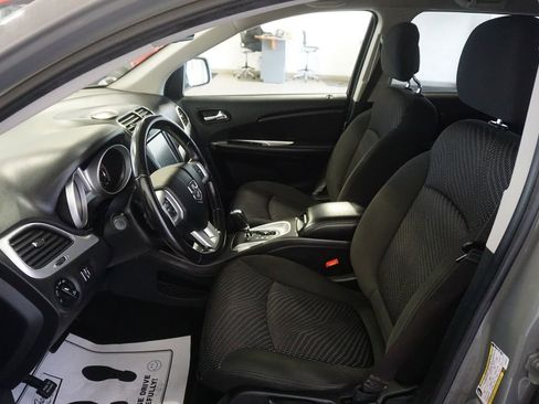 Used 2019 Dodge Journey SE FWD image 17