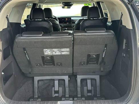 Used 2025 Kia Carnival LXS image 34