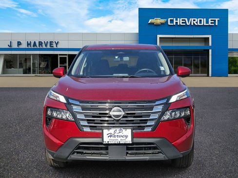 Used 2024 Nissan Rogue SV image 2