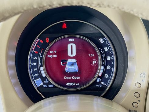 Used 2017 FIAT 500 Lounge image 16